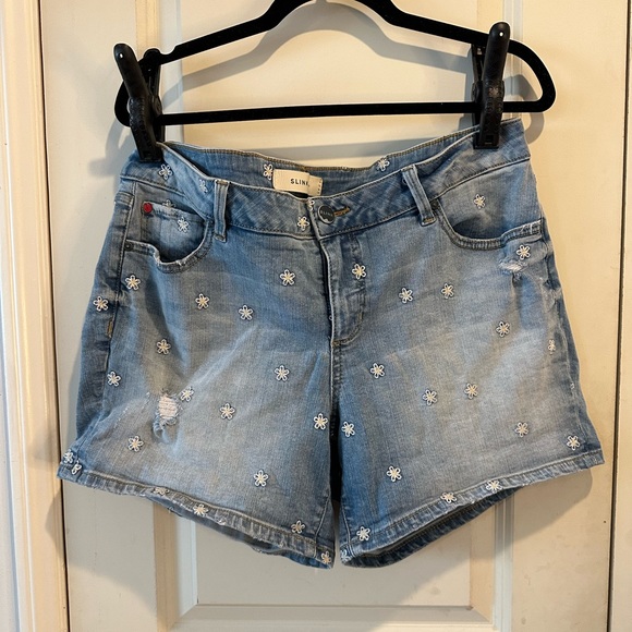 Daisy Denim Shorts - Picture 1 of 2